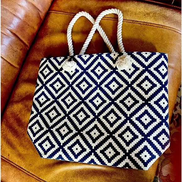 Blue and white nautical tote. Knotted straps. New never used. Summer & Rose.NWOT - Picture 2 of 5